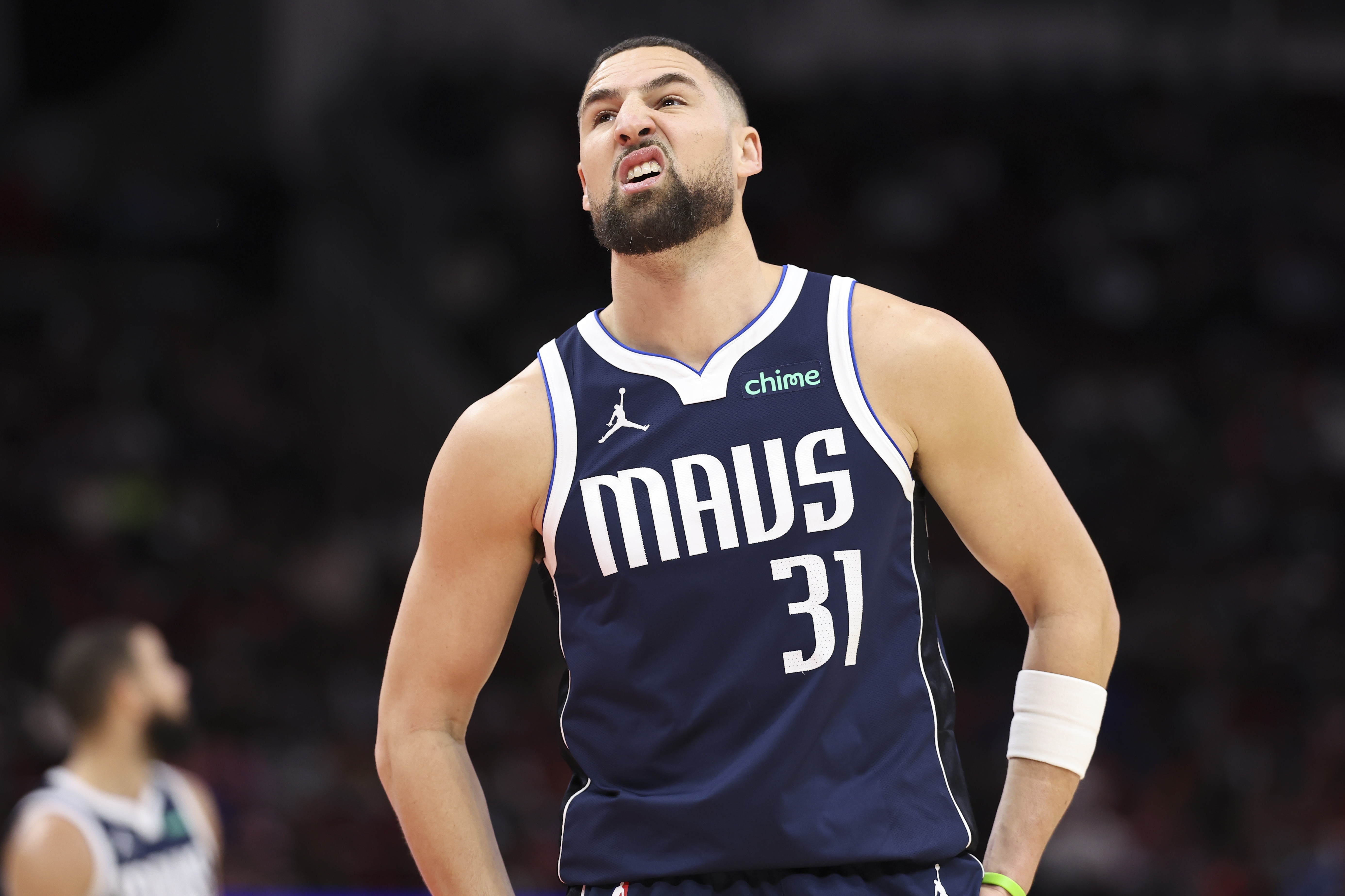 开云-越打越坑了!克莱8中2得5分2板1助 三分6中1&正负值-12